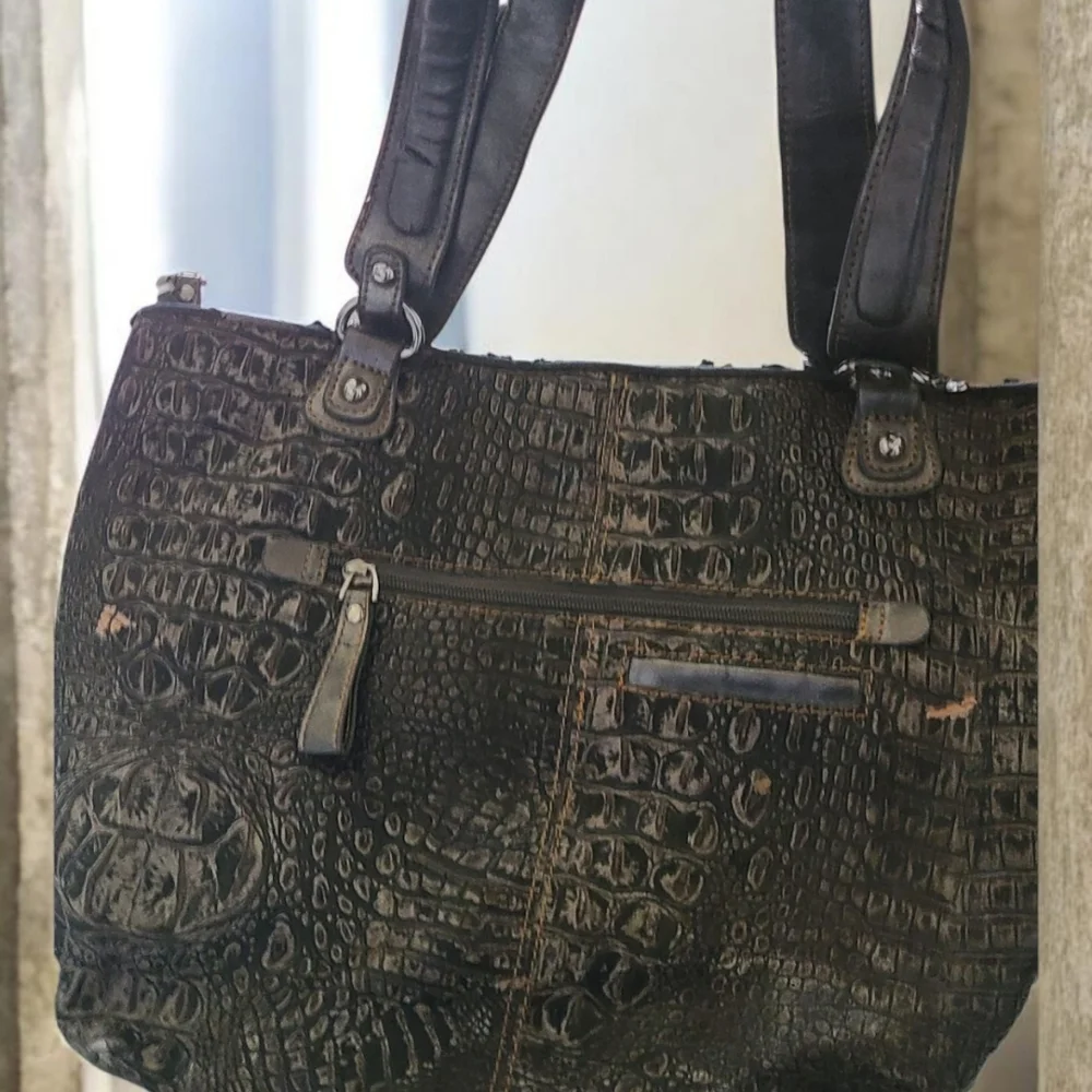 Croc-Embossed Black Leather Tote with Exterior Zip Pocket - Picture 2 of 4